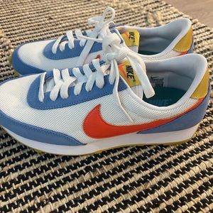 Super cute Nike Daybreak sneakers
